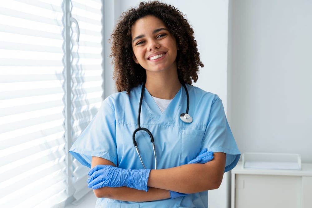 Profissional de enfermagem em ambiente hospitalar.